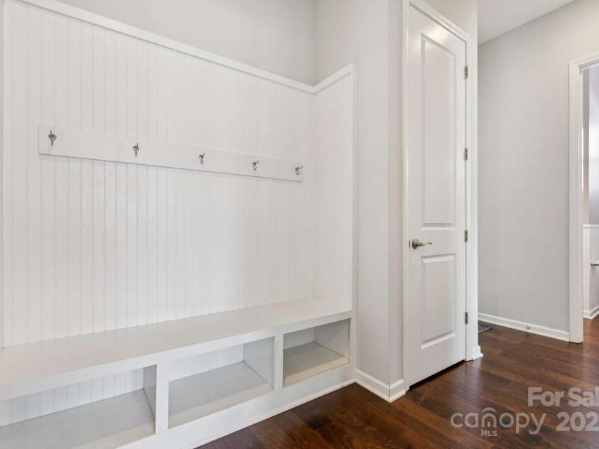 5034 Stonehill Lane, Matthews, NC 28104.  MLS# CAR4297218, YatesRealty ID 35118. 