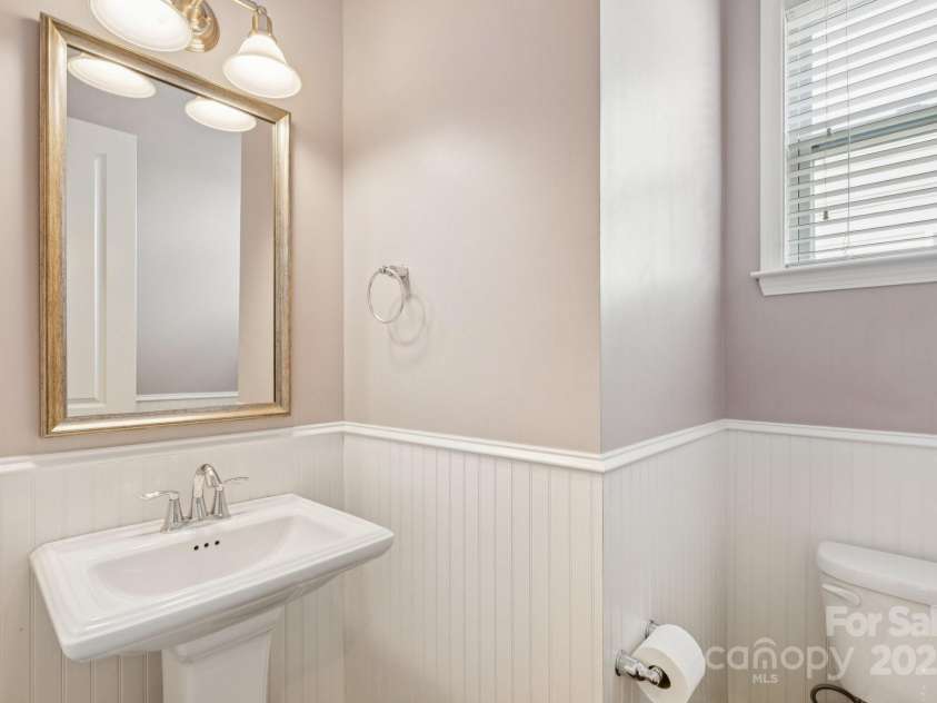 5034 Stonehill Lane, Matthews, NC 28104.  MLS# CAR4297218, YatesRealty ID 35118. 