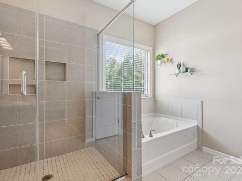 5034 Stonehill Lane, Matthews, NC 28104.  MLS# CAR4297218, YatesRealty ID 35118. 