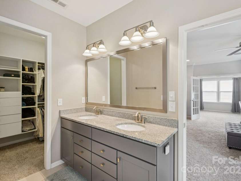 5034 Stonehill Lane, Matthews, NC 28104.  MLS# CAR4297218, YatesRealty ID 35118. 