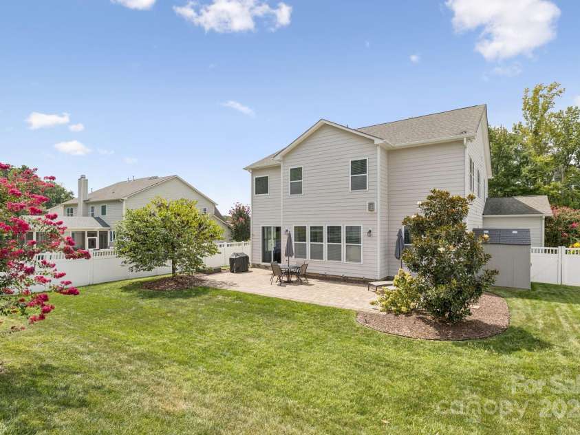 5034 Stonehill Lane, Matthews, NC 28104.  MLS# CAR4297218, YatesRealty ID 35118. 