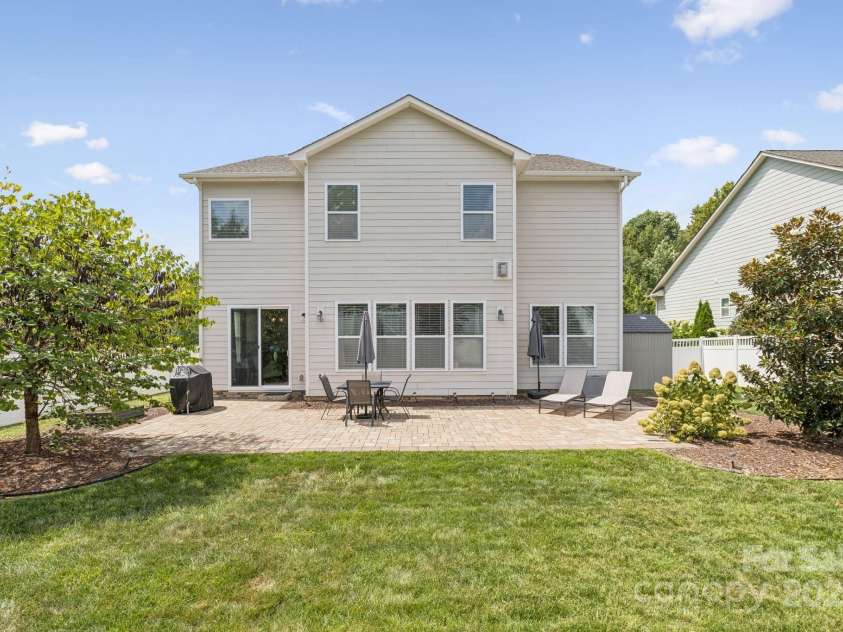 5034 Stonehill Lane, Matthews, NC 28104.  MLS# CAR4297218, YatesRealty ID 35118. 