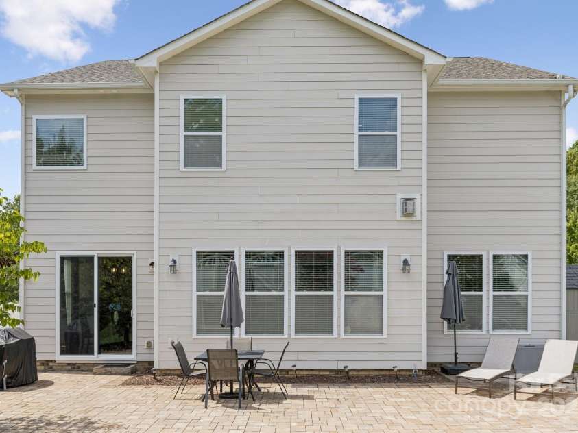 5034 Stonehill Lane, Matthews, NC 28104.  MLS# CAR4297218, YatesRealty ID 35118. 