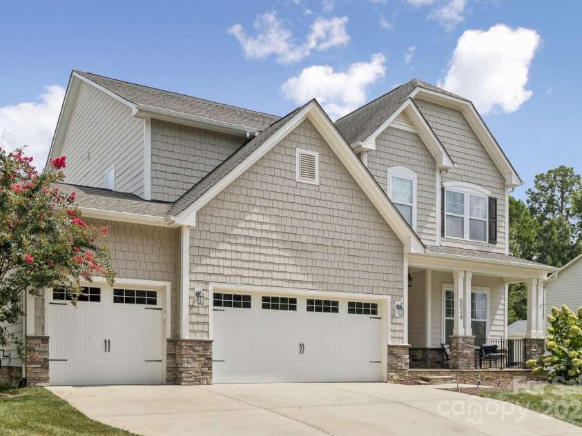 5034 Stonehill Lane, Matthews, NC 28104.  MLS# CAR4297218, YatesRealty ID 35118. 