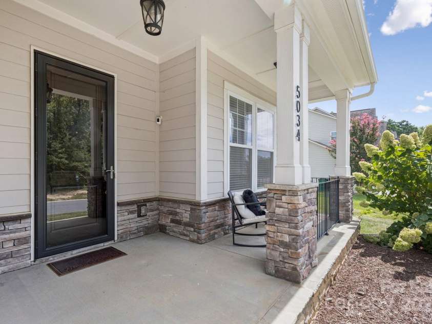 5034 Stonehill Lane, Matthews, NC 28104.  MLS# CAR4297218, YatesRealty ID 35118. 