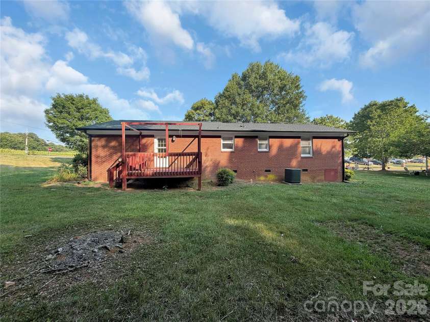 315 Southglenn Drive, Shelby, NC 28152.  MLS# CAR4398562, YatesRealty ID 35119. 