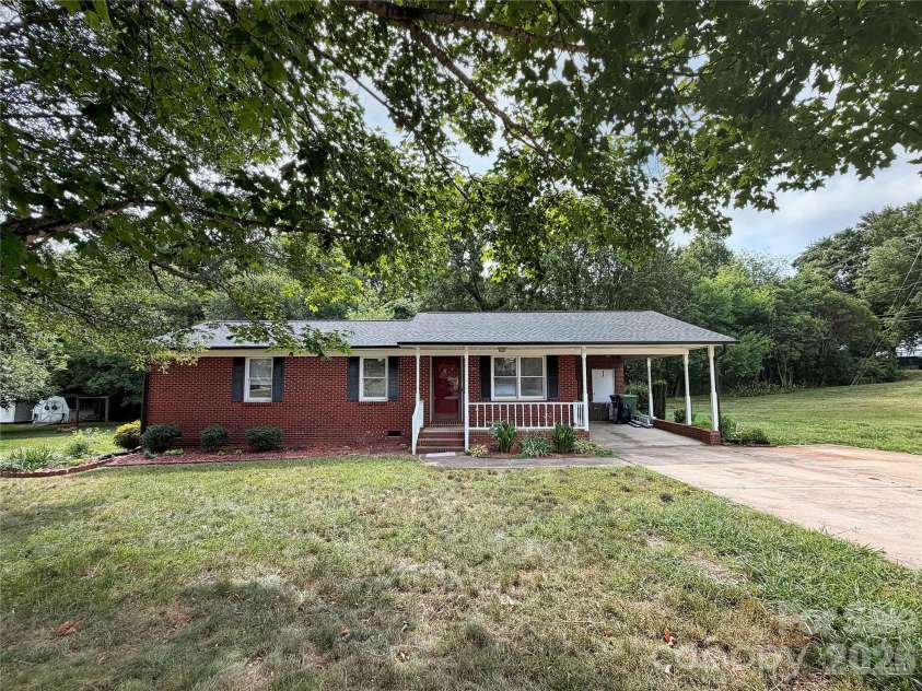 315 Southglenn Drive, Shelby, NC 28152.  MLS# CAR4398562, YatesRealty ID 35119. 