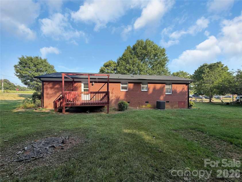 315 Southglenn Drive, Shelby, NC 28152.  MLS# CAR4398562, YatesRealty ID 35119. 