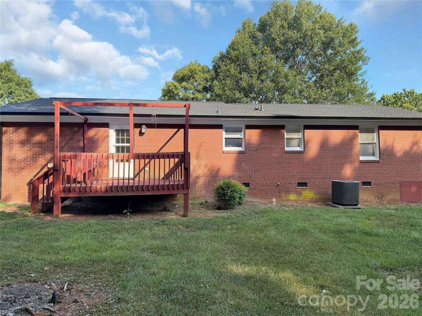 315 Southglenn Drive, Shelby, NC 28152.  MLS# CAR4398562, YatesRealty ID 35119. 