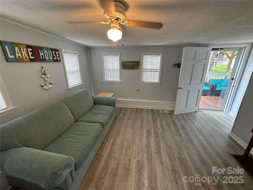 105 Marina Lane, New London, NC 28127.  MLS# CAR4276987, YatesRealty ID 3512. 