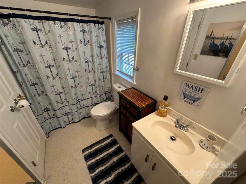 105 Marina Lane, New London, NC 28127.  MLS# CAR4276987, YatesRealty ID 3512. 