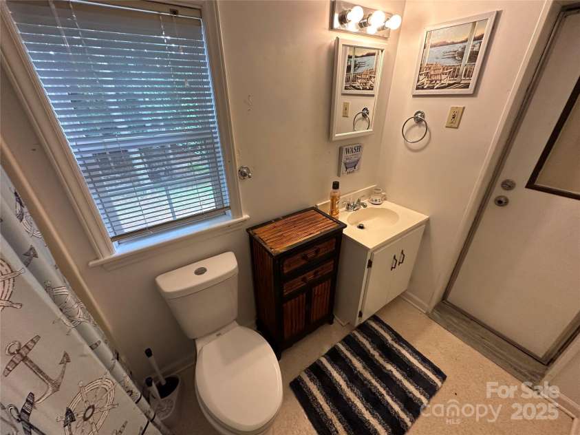 105 Marina Lane, New London, NC 28127.  MLS# CAR4276987, YatesRealty ID 3512. 