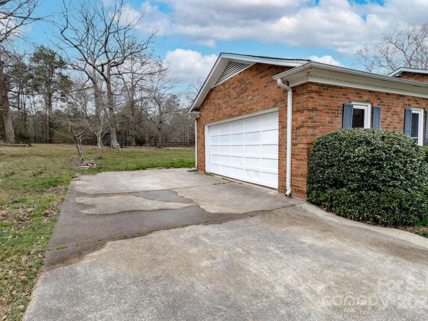 10843 Caroline Acres Road, Fort Mill, SC 29707.  MLS# CAR4232356, YatesRealty ID 3512. 