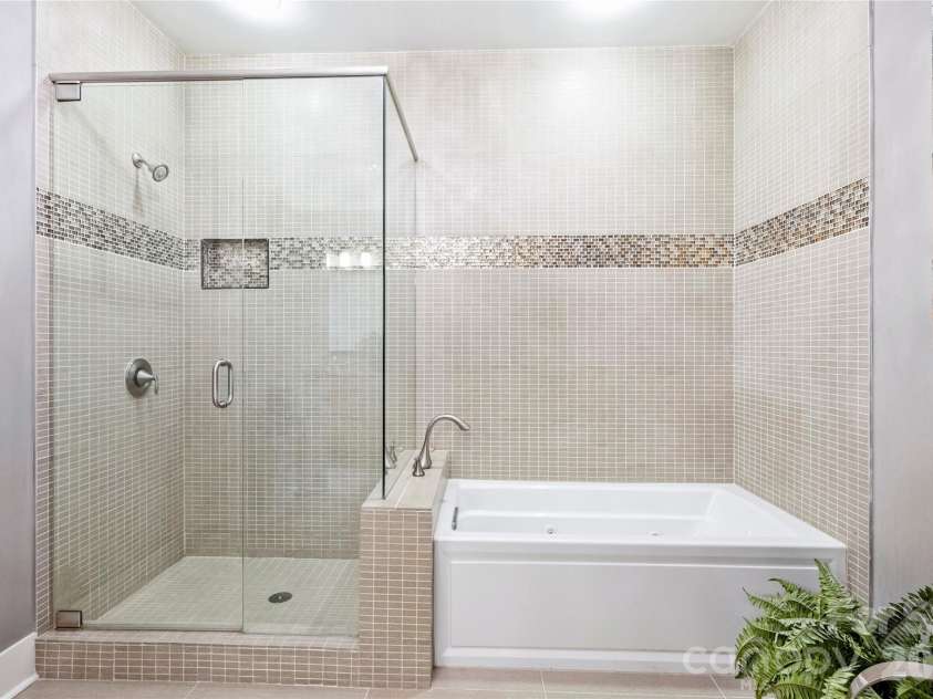222 Caldwell Street, Charlotte, NC 28202.  MLS# CAR4362298, YatesRealty ID 3512. 