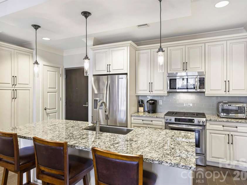 222 Caldwell Street, Charlotte, NC 28202.  MLS# CAR4378860, YatesRealty ID 3512. Kitchen