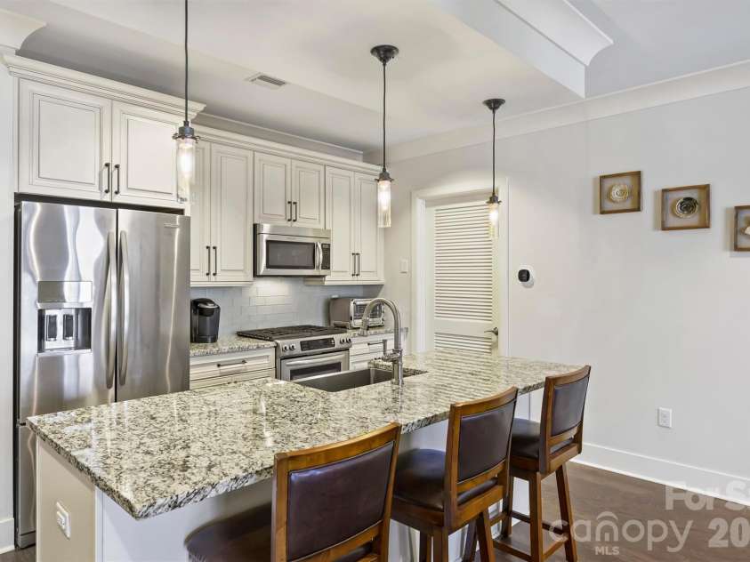 222 Caldwell Street, Charlotte, NC 28202.  MLS# CAR4378860, YatesRealty ID 3512. Kitchen