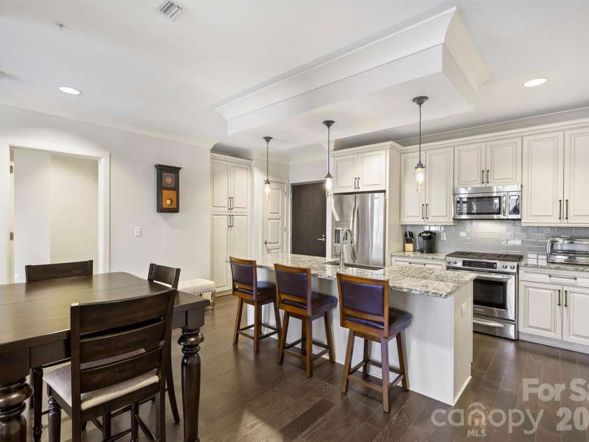 222 Caldwell Street, Charlotte, NC 28202.  MLS# CAR4378860, YatesRealty ID 3512. Kitchen and Dining Area