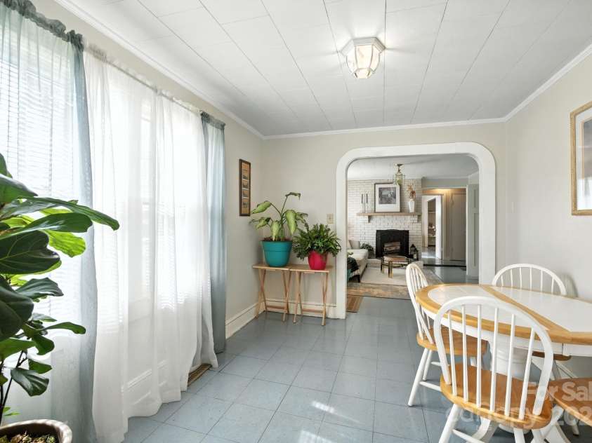 420 Virginia Street, Lenoir, NC 28645.  MLS# CAR4296277, YatesRealty ID 35120. 