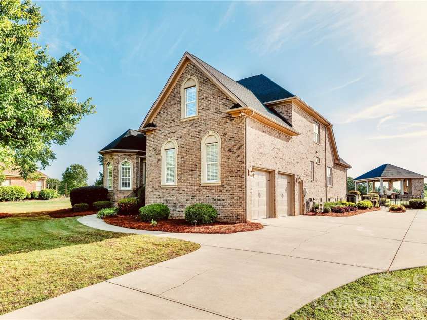 4917 Campobello Drive, Monroe, NC 28110.  MLS# CAR4381993, YatesRealty ID 35120. 