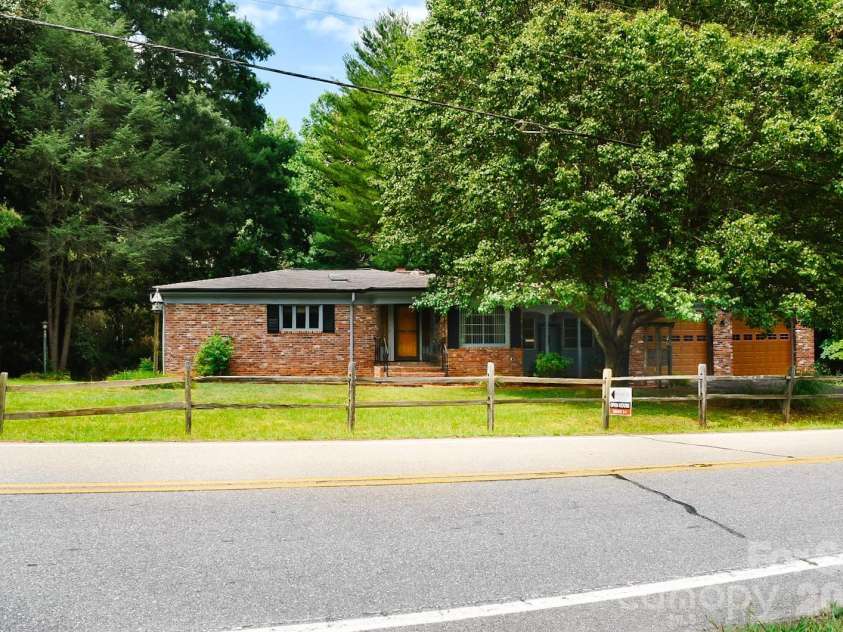2575 Country Club Road, Wilkesboro, NC 28697.  MLS# CAR4396907, YatesRealty ID 35121. 