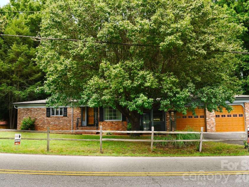 2575 Country Club Road, Wilkesboro, NC 28697.  MLS# CAR4396907, YatesRealty ID 35121. 