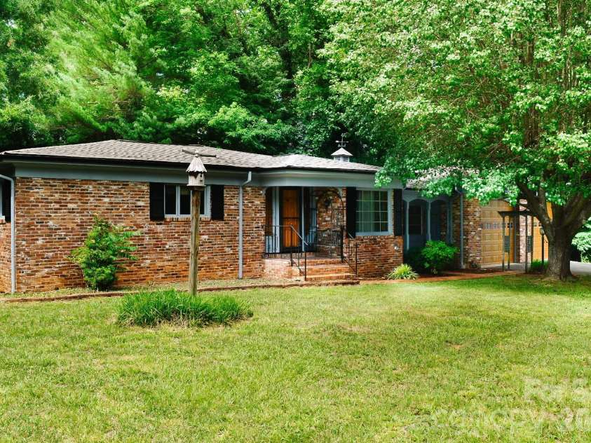 2575 Country Club Road, Wilkesboro, NC 28697.  MLS# CAR4396907, YatesRealty ID 35121. 