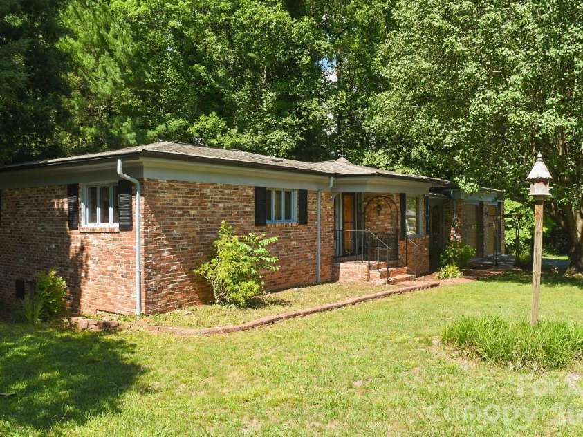 2575 Country Club Road, Wilkesboro, NC 28697.  MLS# CAR4396907, YatesRealty ID 35121. 