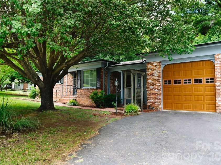 2575 Country Club Road, Wilkesboro, NC 28697.  MLS# CAR4396907, YatesRealty ID 35121. 