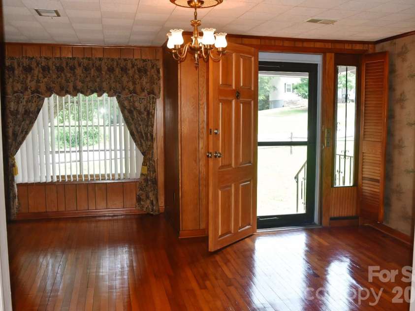 2575 Country Club Road, Wilkesboro, NC 28697.  MLS# CAR4396907, YatesRealty ID 35121. 