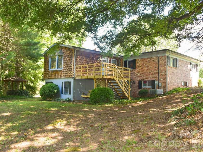 2575 Country Club Road, Wilkesboro, NC 28697.  MLS# CAR4396907, YatesRealty ID 35121. 
