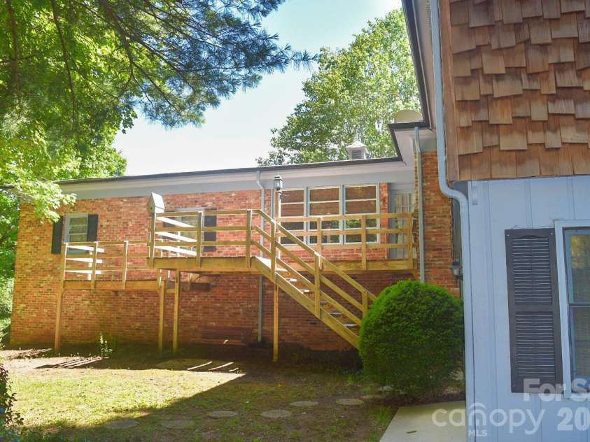 2575 Country Club Road, Wilkesboro, NC 28697.  MLS# CAR4396907, YatesRealty ID 35121. 
