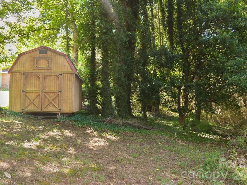 2575 Country Club Road, Wilkesboro, NC 28697.  MLS# CAR4396907, YatesRealty ID 35121. 