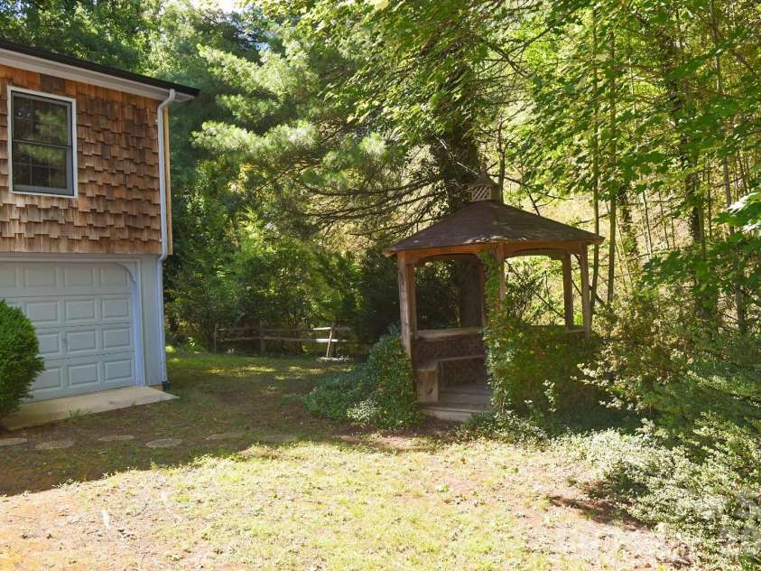 2575 Country Club Road, Wilkesboro, NC 28697.  MLS# CAR4396907, YatesRealty ID 35121. 