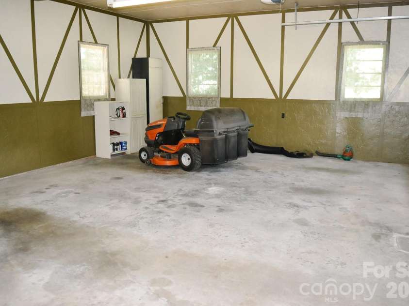 2575 Country Club Road, Wilkesboro, NC 28697.  MLS# CAR4396907, YatesRealty ID 35121. 