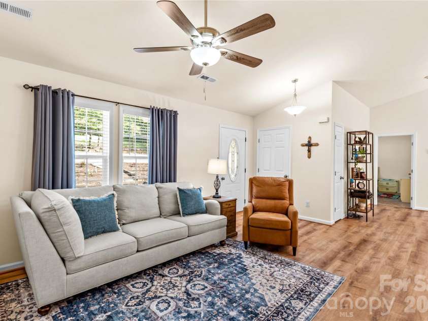 122 Yadkin River Road, Statesville, NC 28625.  MLS# CAR4397899, YatesRealty ID 35122. 