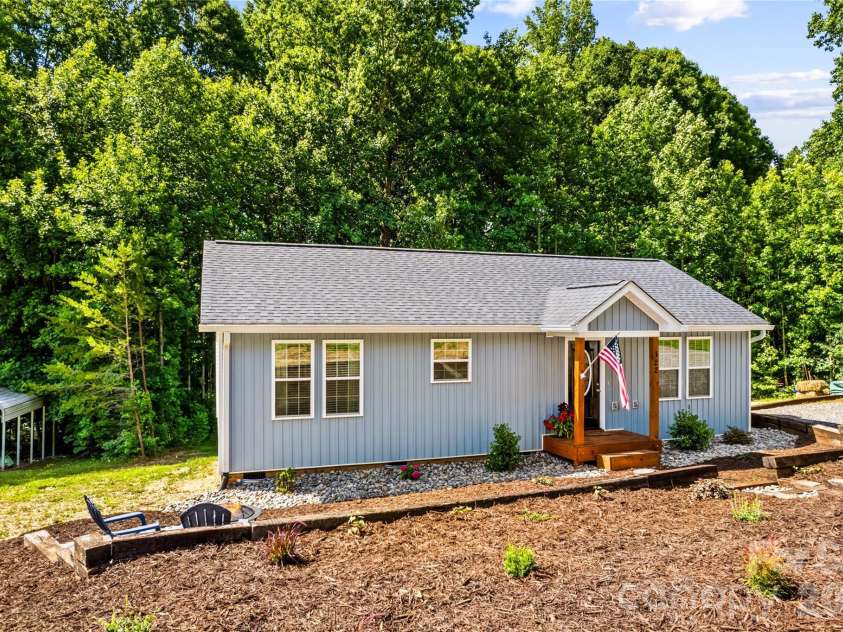 122 Yadkin River Road, Statesville, NC 28625.  MLS# CAR4397899, YatesRealty ID 35122. 