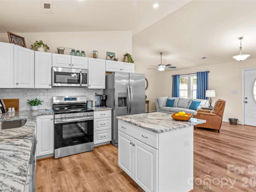 122 Yadkin River Road, Statesville, NC 28625.  MLS# CAR4397899, YatesRealty ID 35122. 