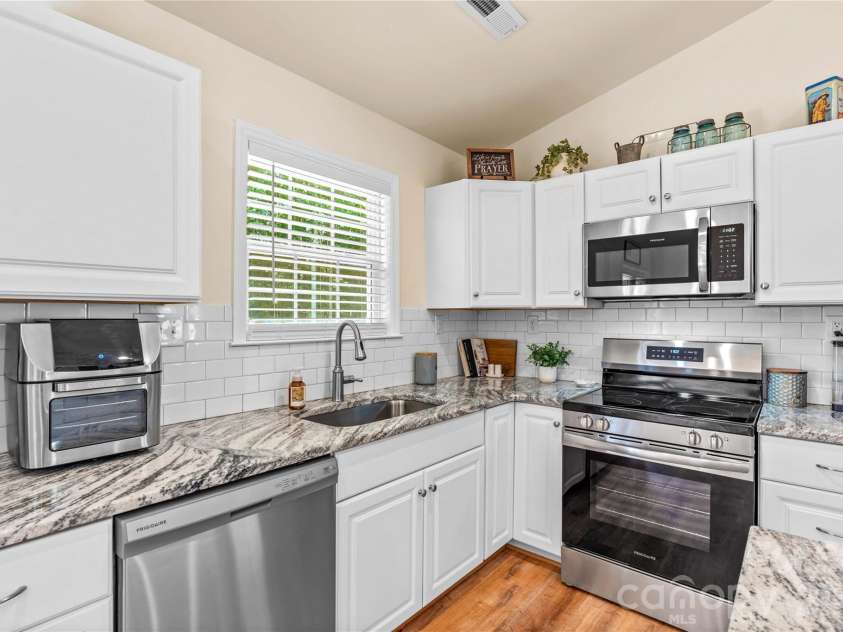 122 Yadkin River Road, Statesville, NC 28625.  MLS# CAR4397899, YatesRealty ID 35122. 