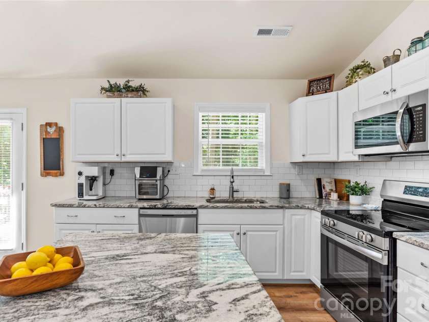 122 Yadkin River Road, Statesville, NC 28625.  MLS# CAR4397899, YatesRealty ID 35122. 