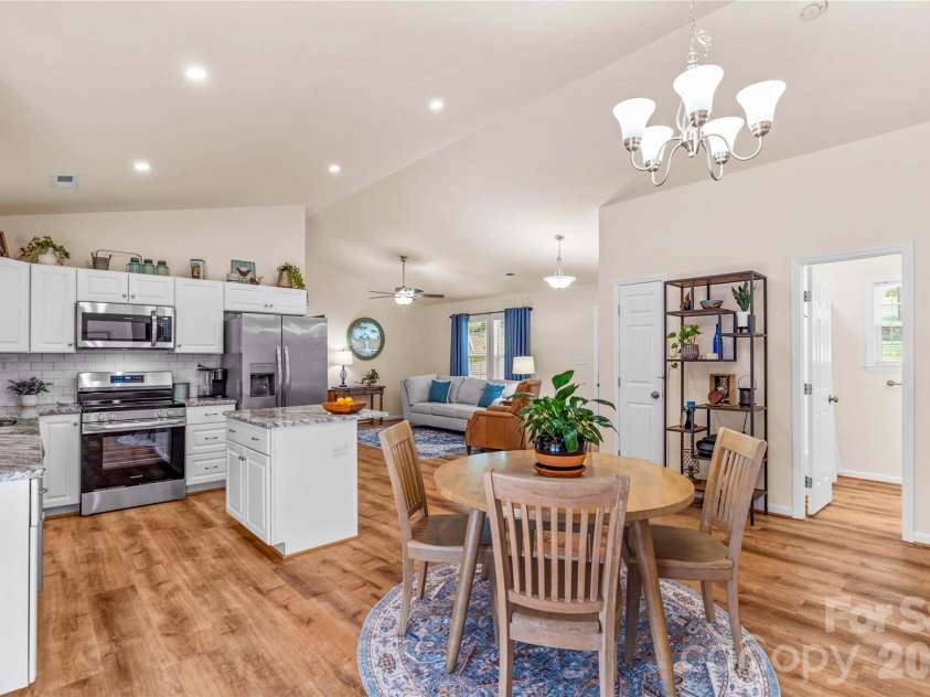 122 Yadkin River Road, Statesville, NC 28625.  MLS# CAR4397899, YatesRealty ID 35122. 