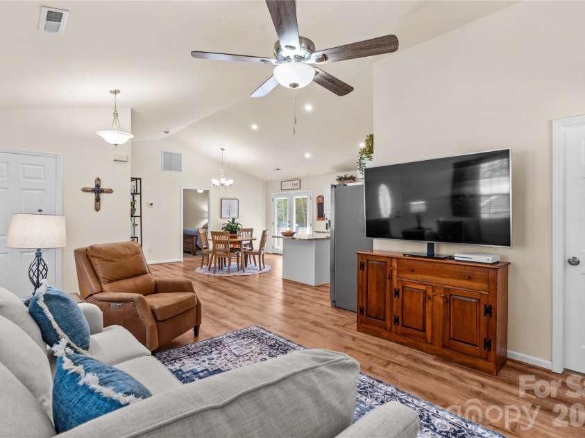 122 Yadkin River Road, Statesville, NC 28625.  MLS# CAR4397899, YatesRealty ID 35122. 