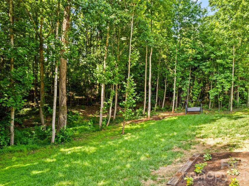 122 Yadkin River Road, Statesville, NC 28625.  MLS# CAR4397899, YatesRealty ID 35122. 