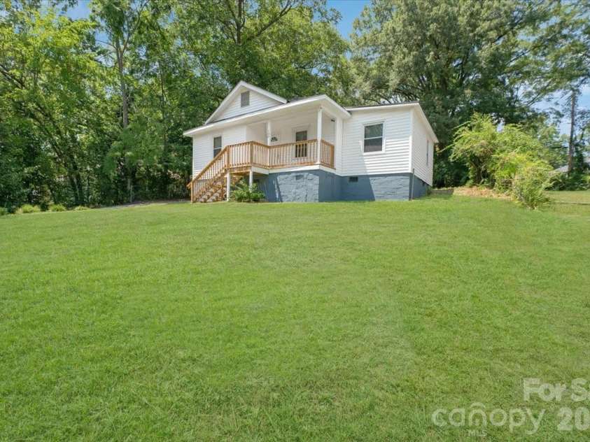 100 Gilmer Street, Gastonia, NC 28052.  MLS# CAR4399181, YatesRealty ID 35124. 