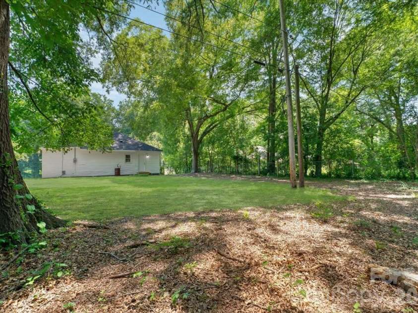 100 Gilmer Street, Gastonia, NC 28052.  MLS# CAR4399181, YatesRealty ID 35124. 