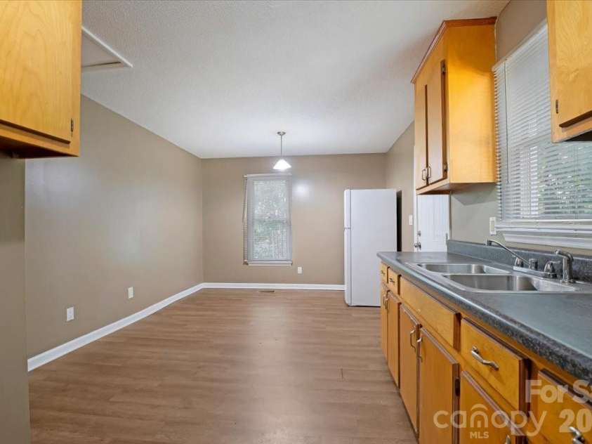 100 Gilmer Street, Gastonia, NC 28052.  MLS# CAR4399181, YatesRealty ID 35124. Eat In Kitchen