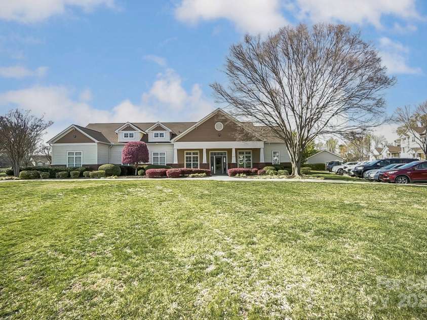 11941 Ridgeway Park Drive, Charlotte, NC 28277.  MLS# CAR4239345, YatesRealty ID 35124. Clubhouse