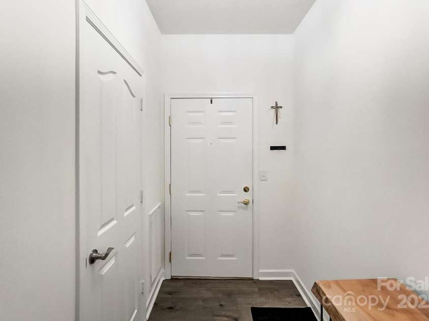 11941 Ridgeway Park Drive, Charlotte, NC 28277.  MLS# CAR4239345, YatesRealty ID 35124. Entrance