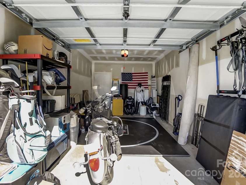 11941 Ridgeway Park Drive, Charlotte, NC 28277.  MLS# CAR4239345, YatesRealty ID 35124. Garage