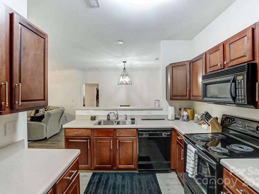 11941 Ridgeway Park Drive, Charlotte, NC 28277.  MLS# CAR4239345, YatesRealty ID 35124. Kitchen