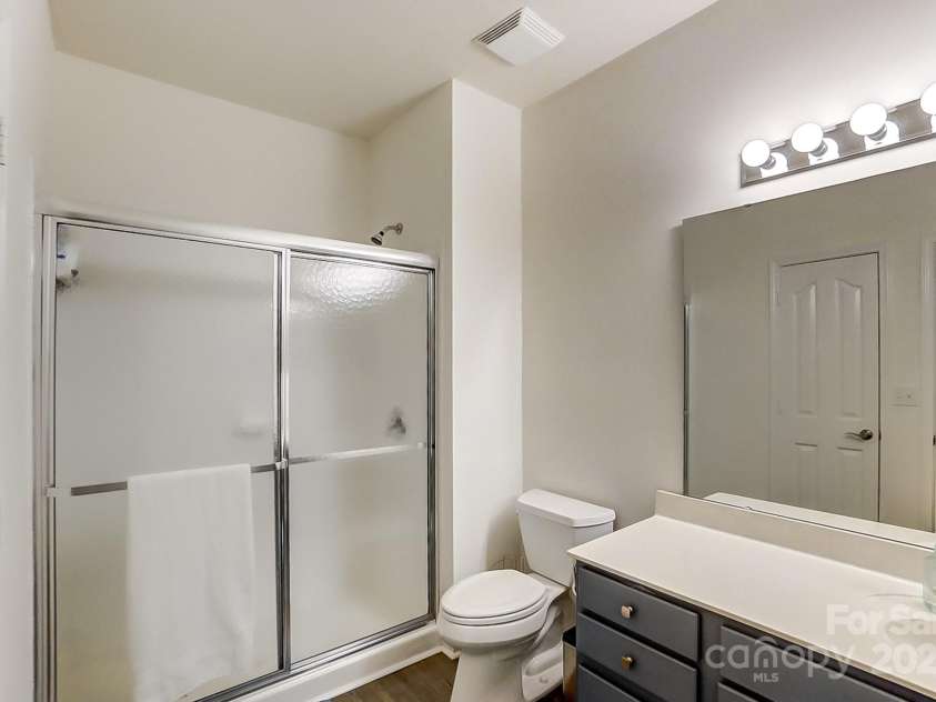 11941 Ridgeway Park Drive, Charlotte, NC 28277.  MLS# CAR4239345, YatesRealty ID 35124. Primary Bathroom